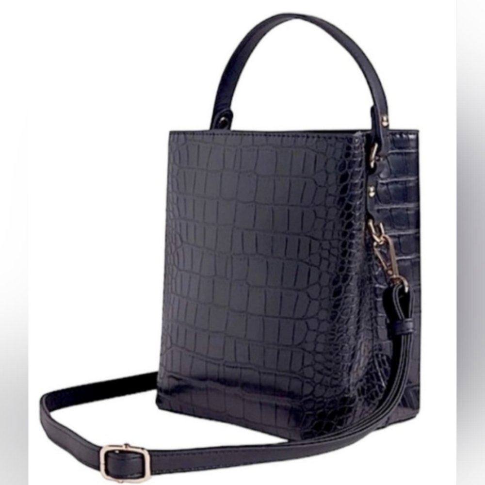 NWT AOTA 🖤Croc Bucket Bag🖤
